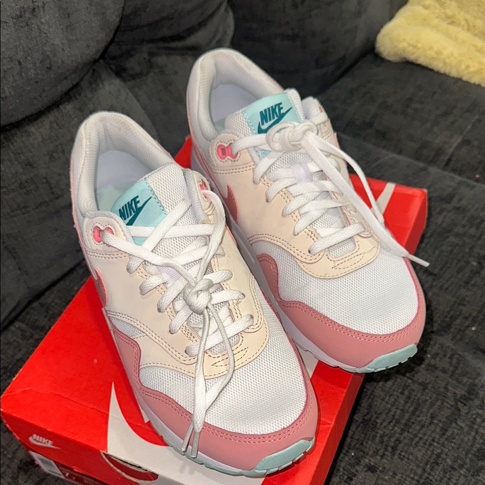 Nike Women's Pink and White Sneakers